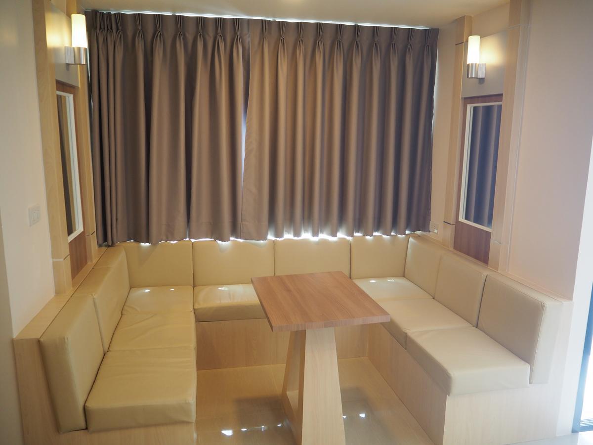 The Chic 101 Hotel Selaphum Екстериор снимка