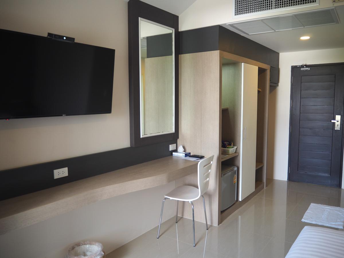 The Chic 101 Hotel Selaphum Екстериор снимка