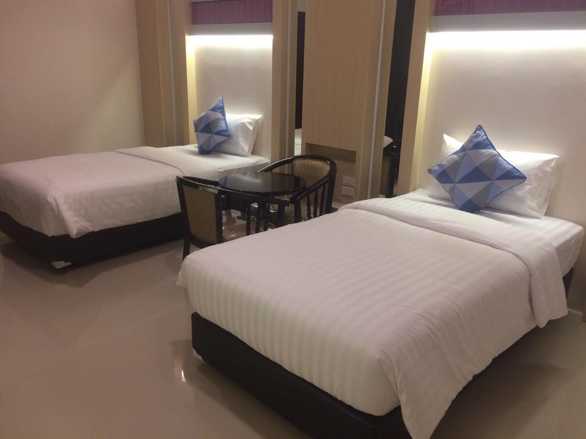 The Chic 101 Hotel Selaphum Екстериор снимка