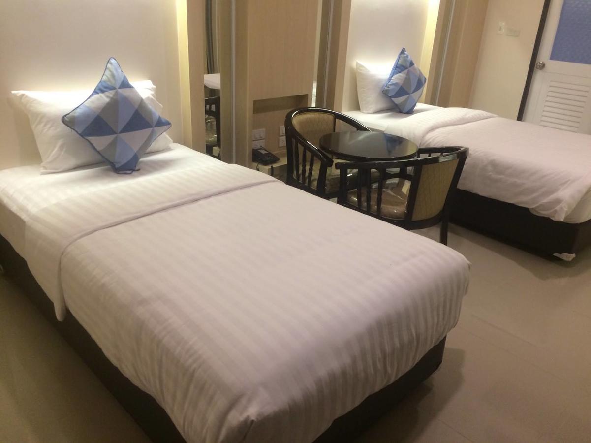 The Chic 101 Hotel Selaphum Екстериор снимка
