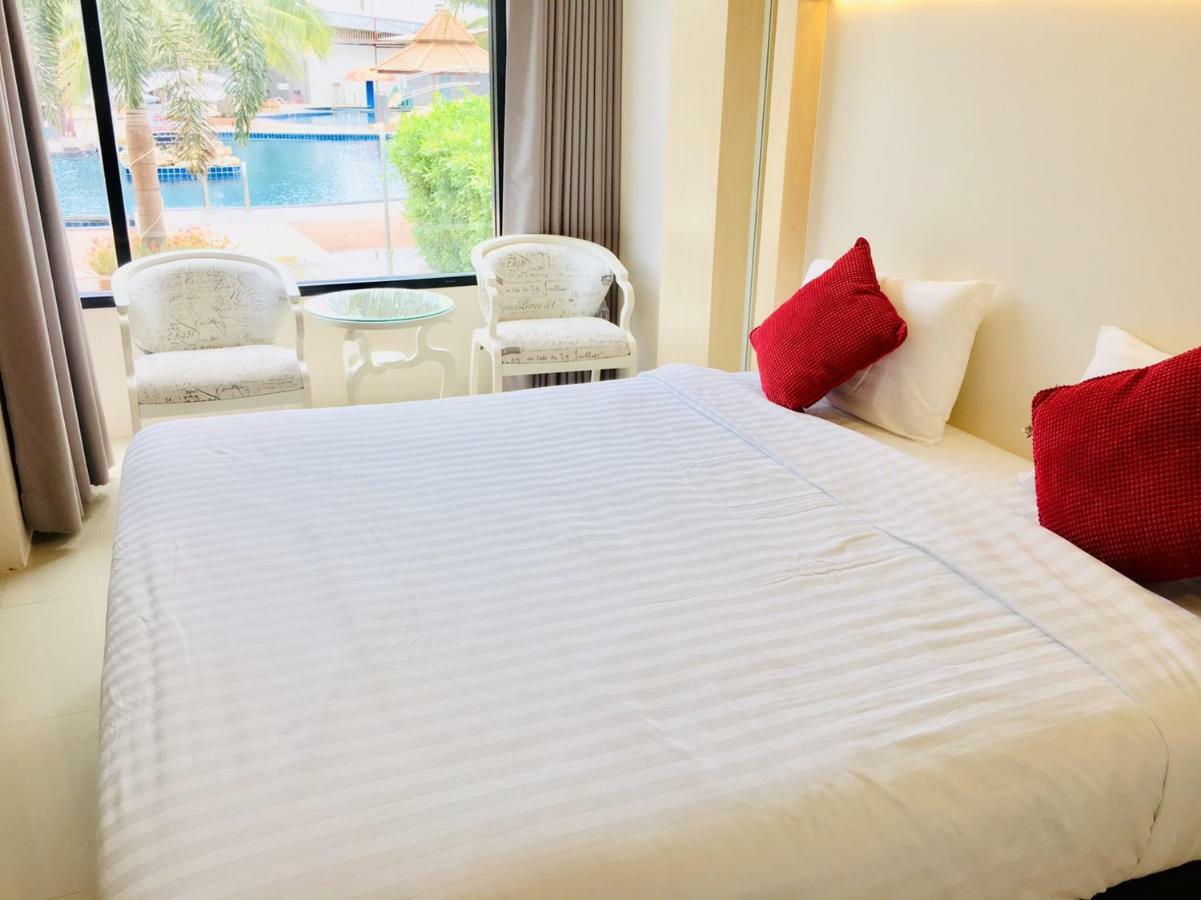The Chic 101 Hotel Selaphum Екстериор снимка