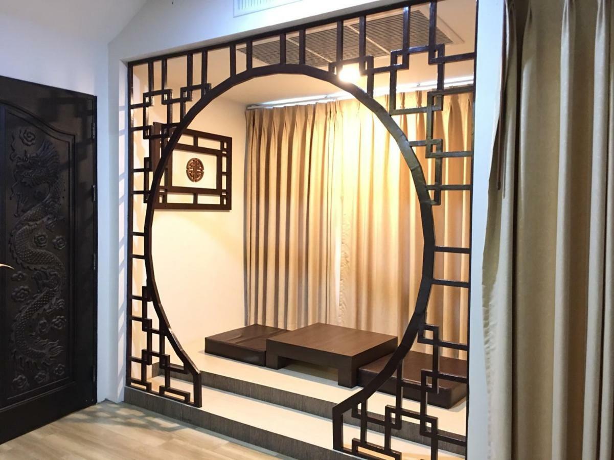 The Chic 101 Hotel Selaphum Екстериор снимка