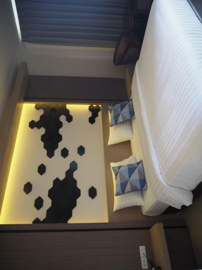 The Chic 101 Hotel Selaphum Екстериор снимка